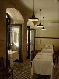 mosaico hidráulico com o padrão Ouros aplicado num restaurante em Lisboa