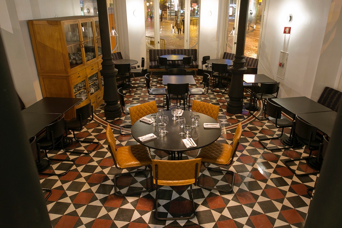 Mosaico hidráulico no restaurante "Infame" Lisboa - a continuação da tradição artesanal.
