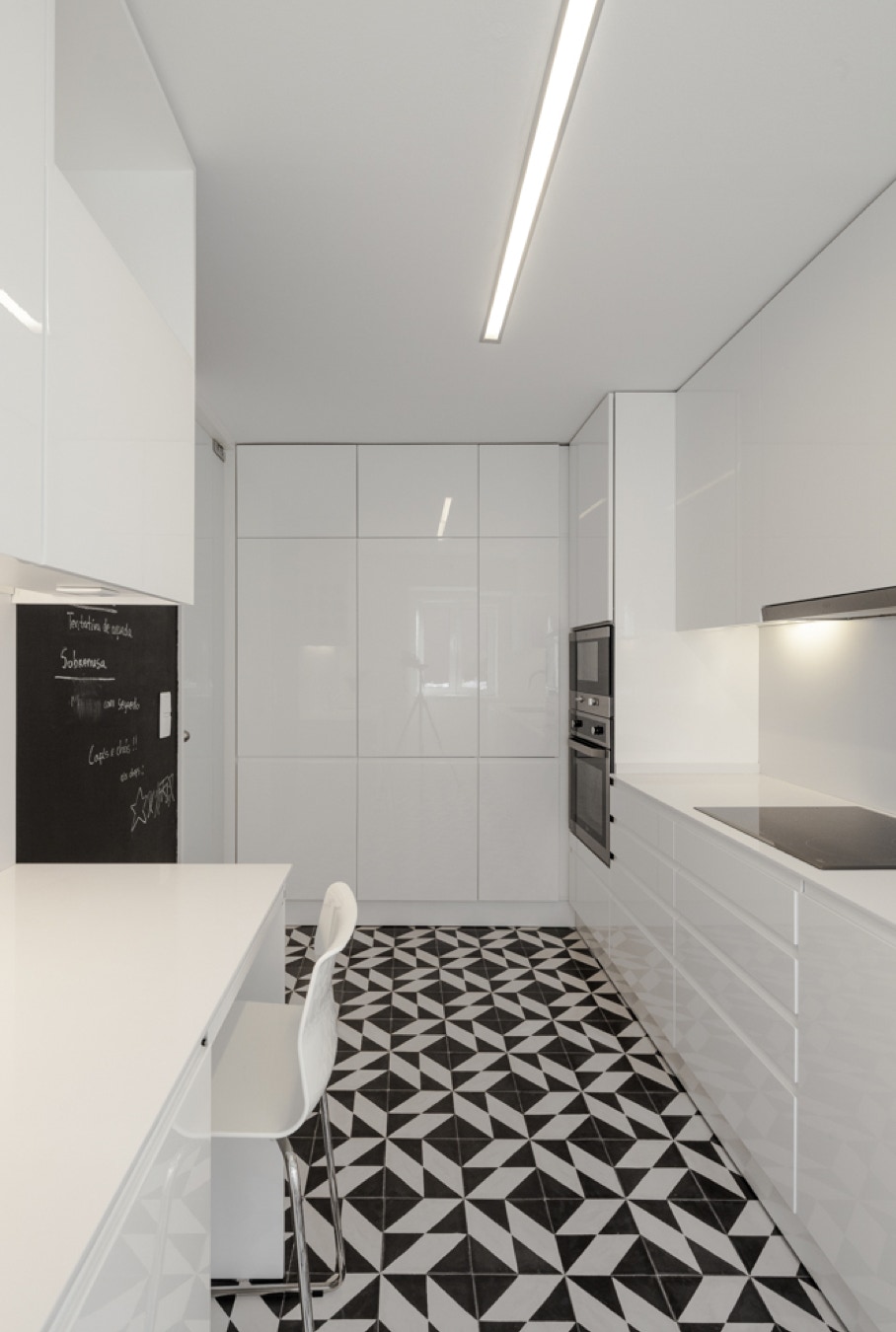 O padrão Laços da Projecto Mosaico num apartamento em Lisboa pela arquitecta Vanessa Santos Silva