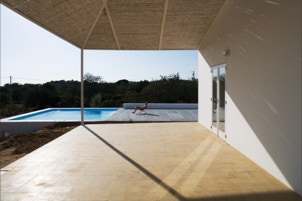 mosaico hidráulico 20 x20 cm ref 509 no exterior de uma vivenda do arquitecto Bak Gordon Arquitectos.