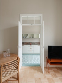 mosaico hidráulico padrão Noruega aplicado numa cozinha em Vila Real de Santo António