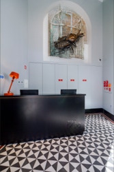 mosaico hidráulico Laços G a decorar o pavimento na recepção do Hotel 1908 em Lisboa num projecto da Sizz Design