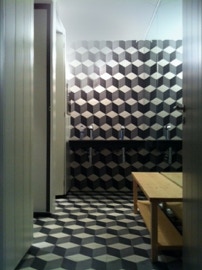 mosaico hidráulico ref Caixa GD numa casa de banho no Hotel do Carmo em Lisboa projectada pelo atelier Promontório Arquitectos