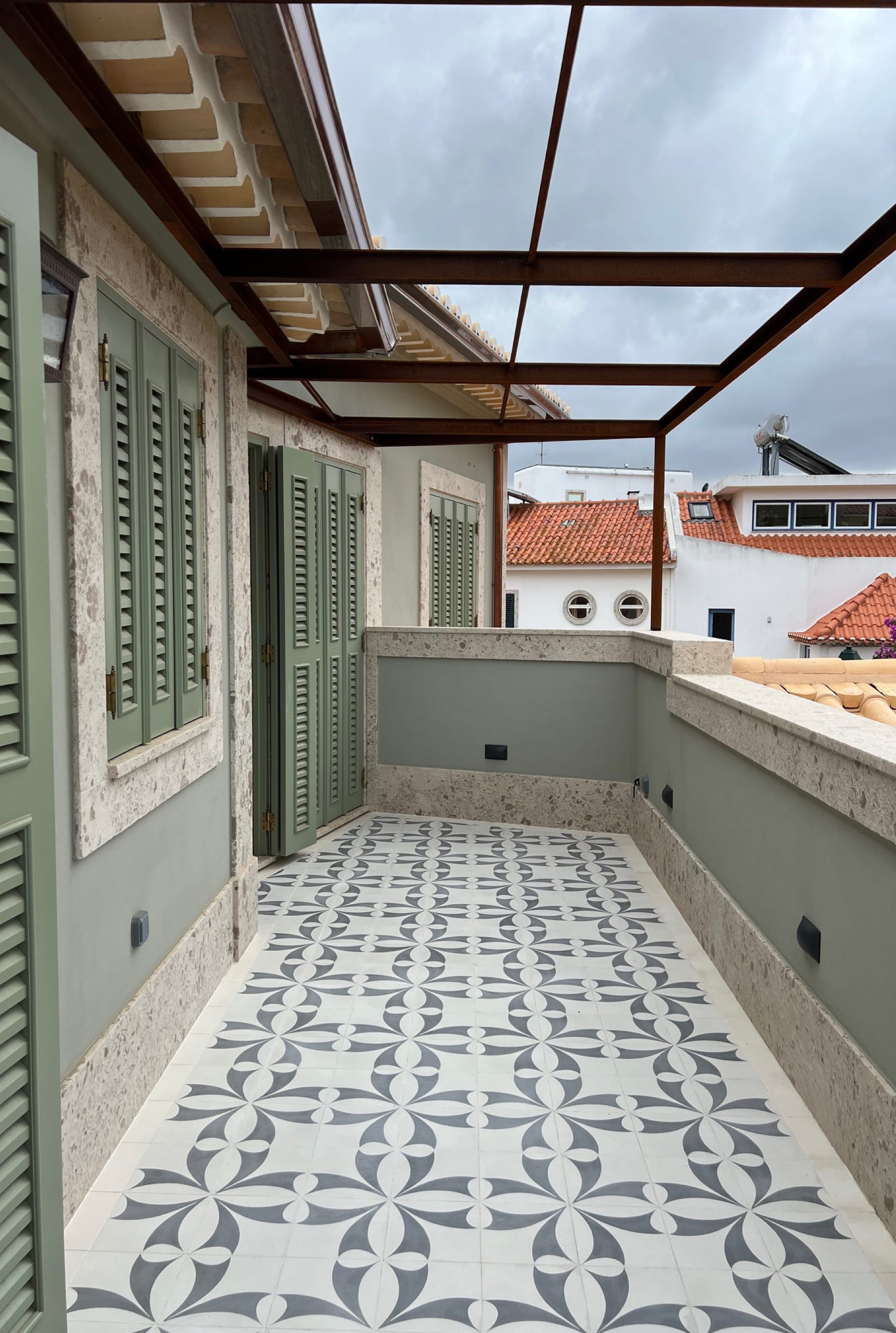 O padrão Laços da Projecto Mosaico num apartamento em Lisboa pela arquitecta Vanessa Santos Silva