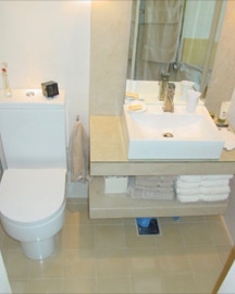 Mosaico hidráulico monocromático ref 505 numa casa de banho na Dinamarca