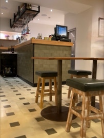 Restaurante Vasco - Porto                                                                                                                                     Mosaico hidráulico no balcao e no piso no restaurante Mozzafiato em Cascais 