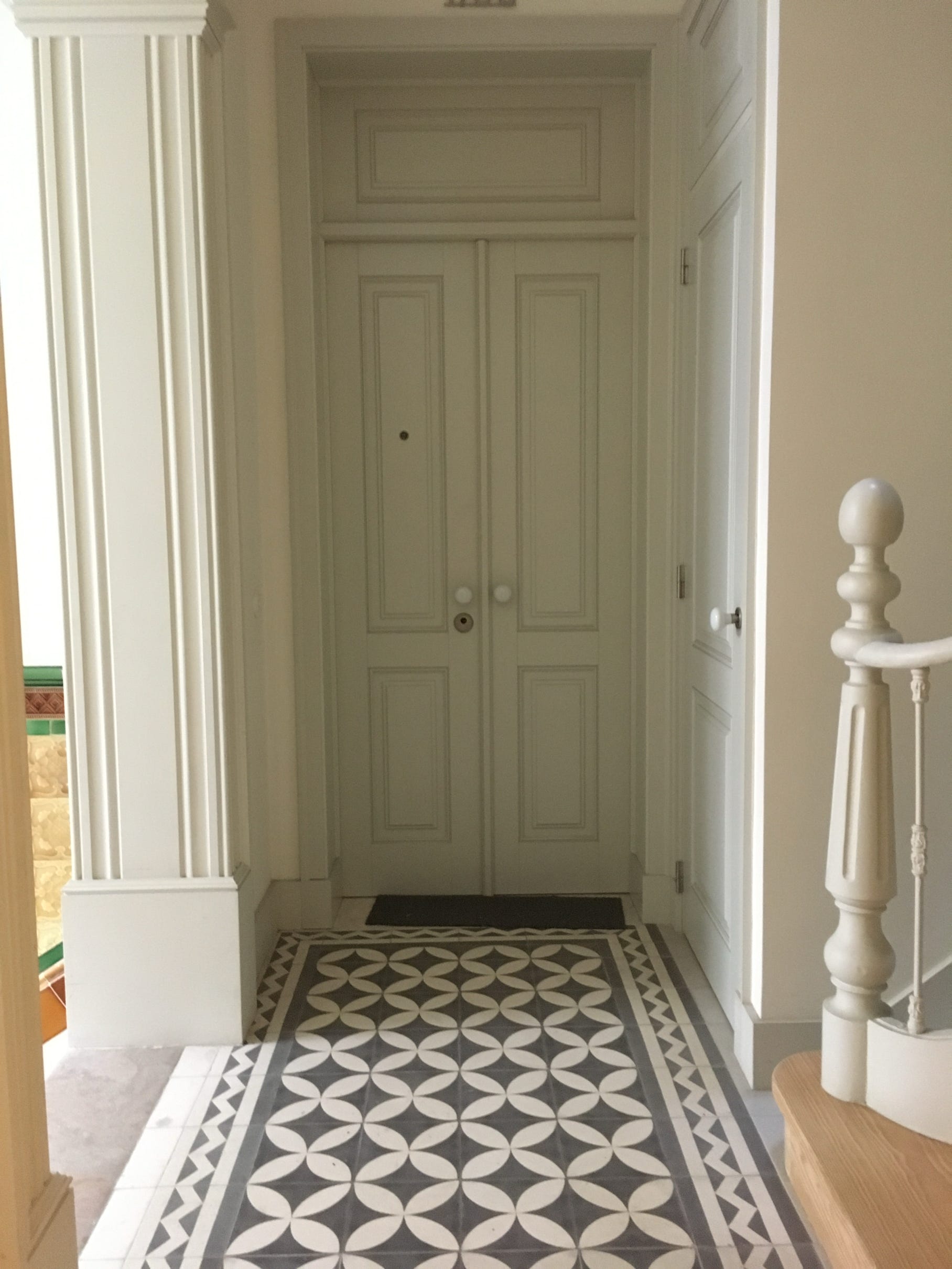 O padrão Flor de Sal G com a Faixa ZigZag da Projecto Mosaico num apartamento em Lisboa 
