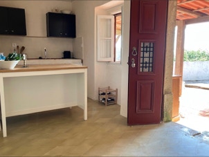 Mosaico hidráulico em formato losango e quadrado, aplicado numa cozinha