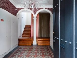 mosaico hidráulico aplicado no piso de um hall em Lisboa