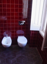 Mosaico hidráulico em forma de losango aplicado numa casa de banho projectado pelos Appleton e Domingos Arquitectos