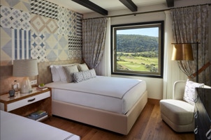 mosaico hidraulico em Patchwork aplicado na parede num projeto do Promontório Arquitectos